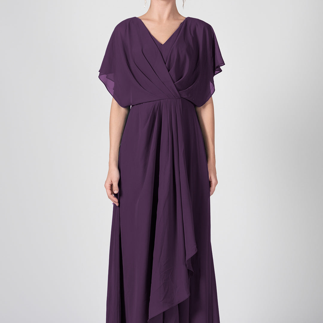 Robe trapèze froncée à col en V et cape en mousseline