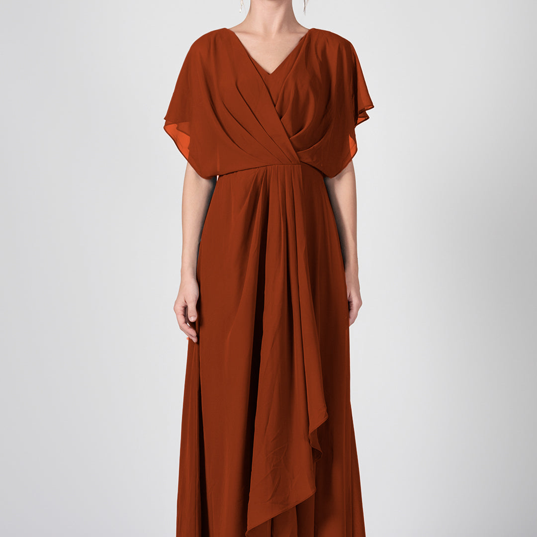 Robe trapèze froncée à col en V et cape en mousseline