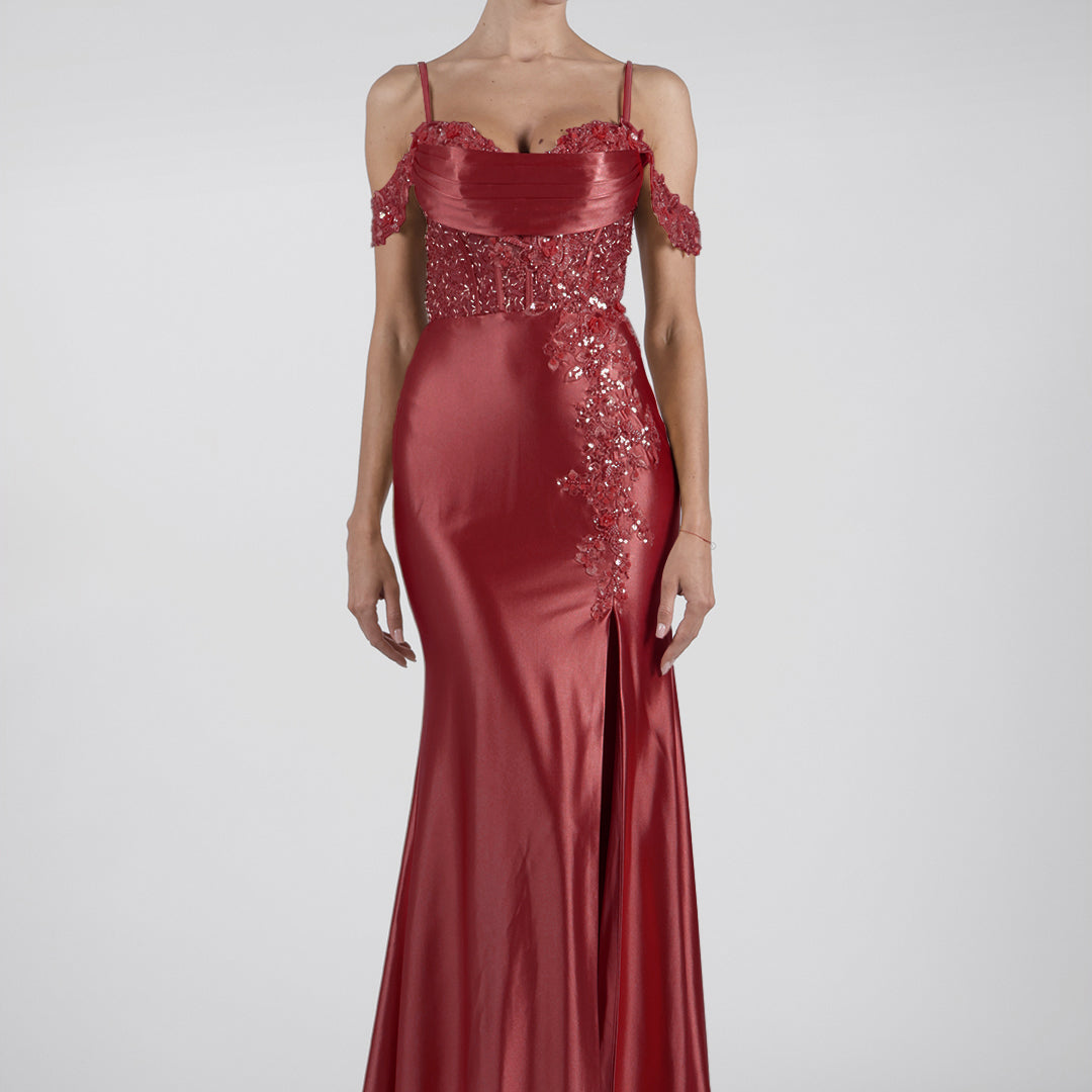 Robe de soirée à col bénitier et manches tombantes, fendue sur le côté