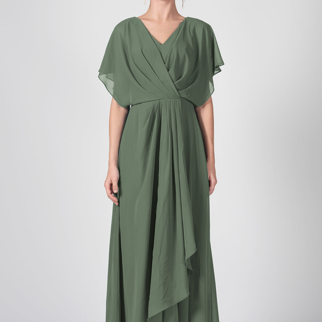 Robe trapèze froncée à col en V et cape en mousseline