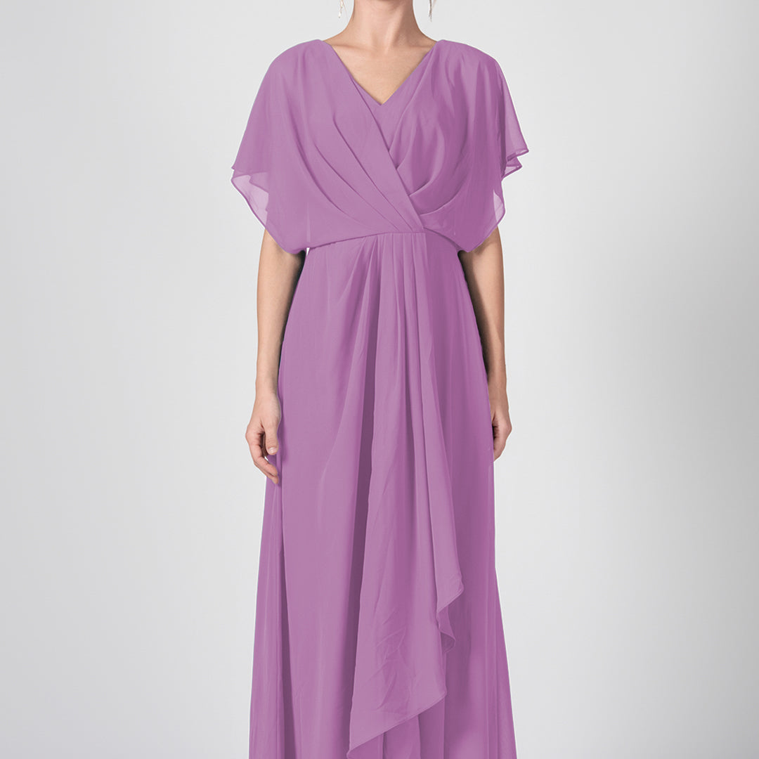 Robe trapèze froncée à col en V et cape en mousseline