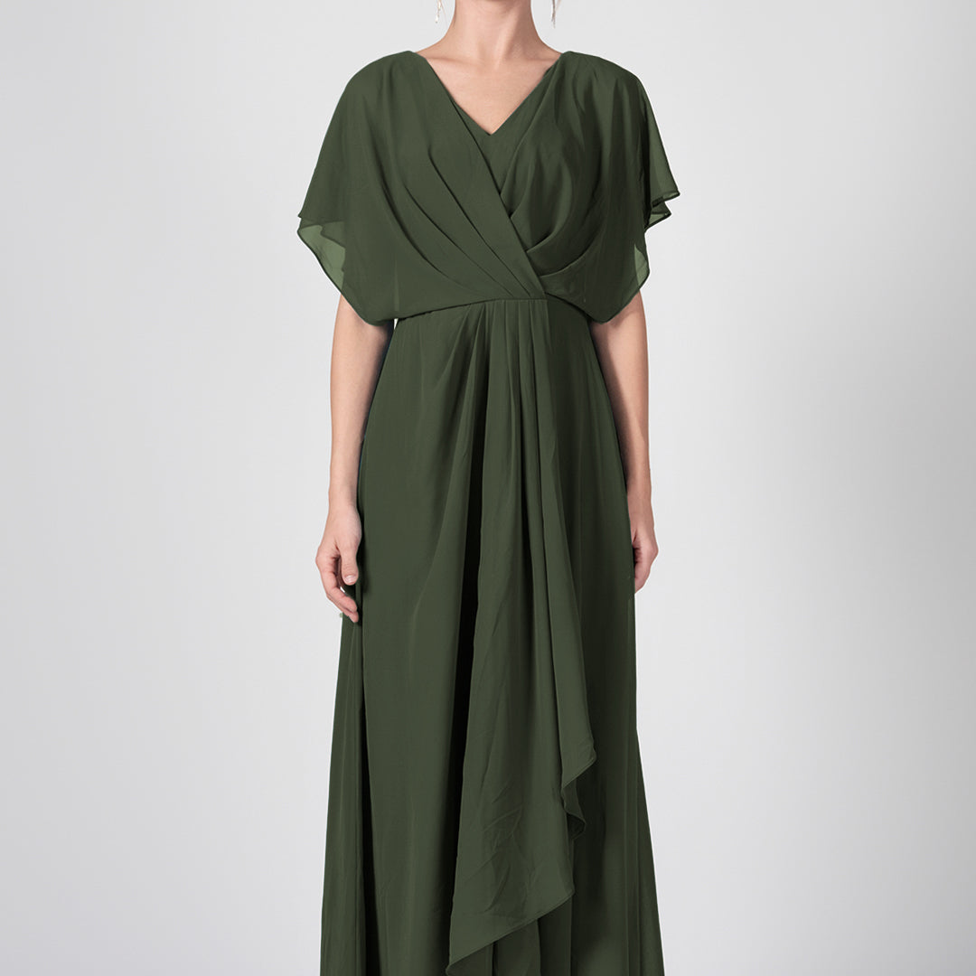 Robe trapèze froncée à col en V et cape en mousseline