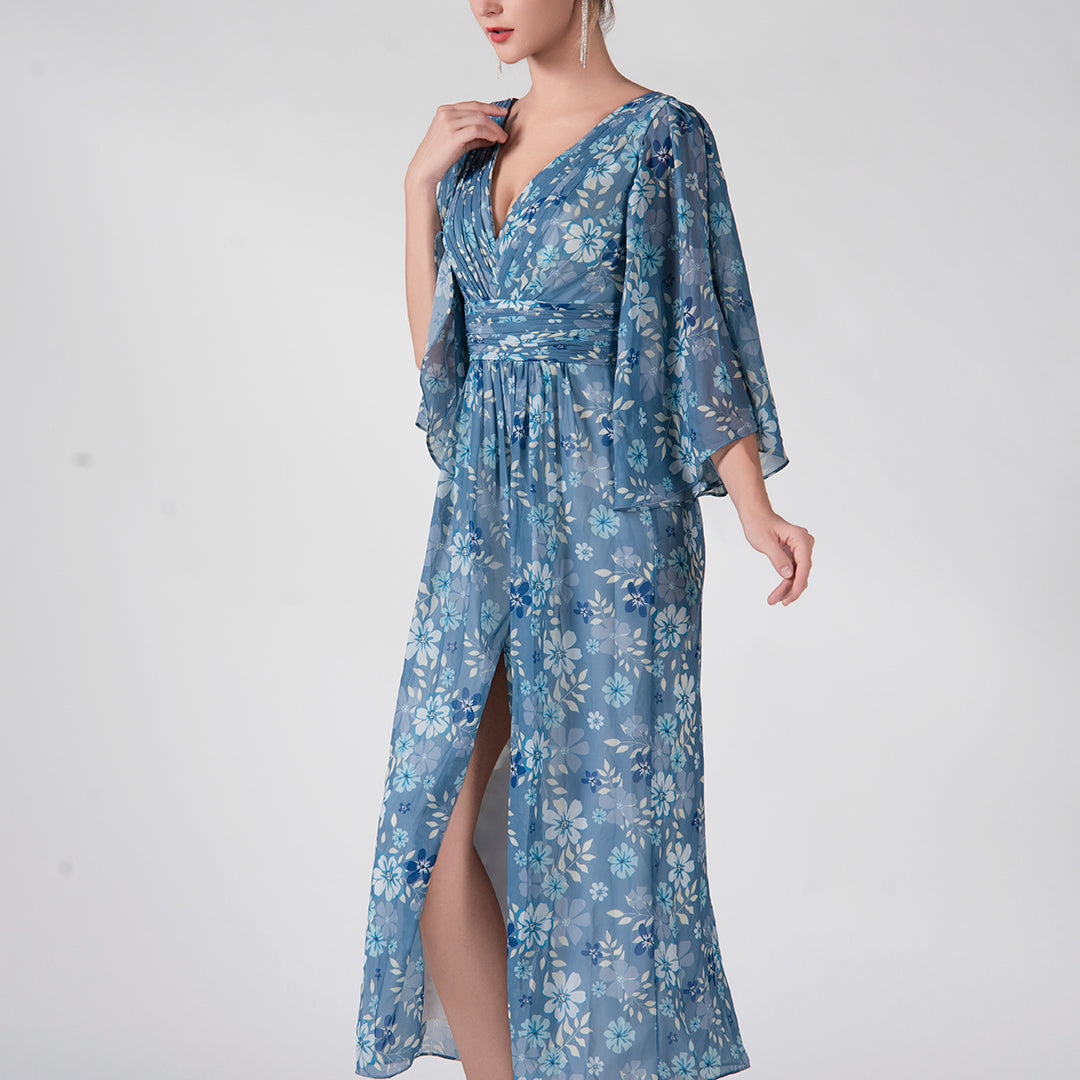 Robe à volants, col en V, manches longues et volants fendus sur le devant