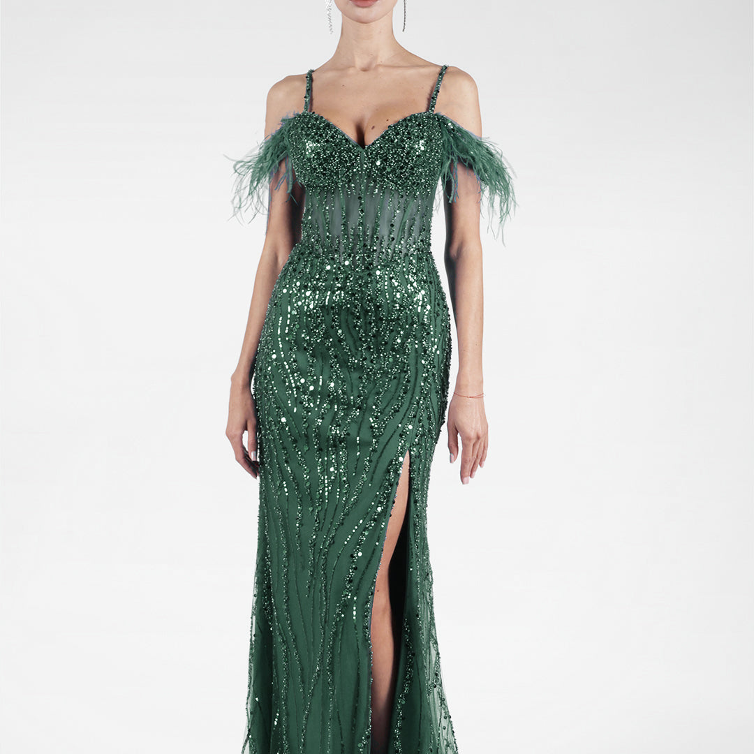 Robe trapèze fendue à épaules dénudées et broderies de paillettes
